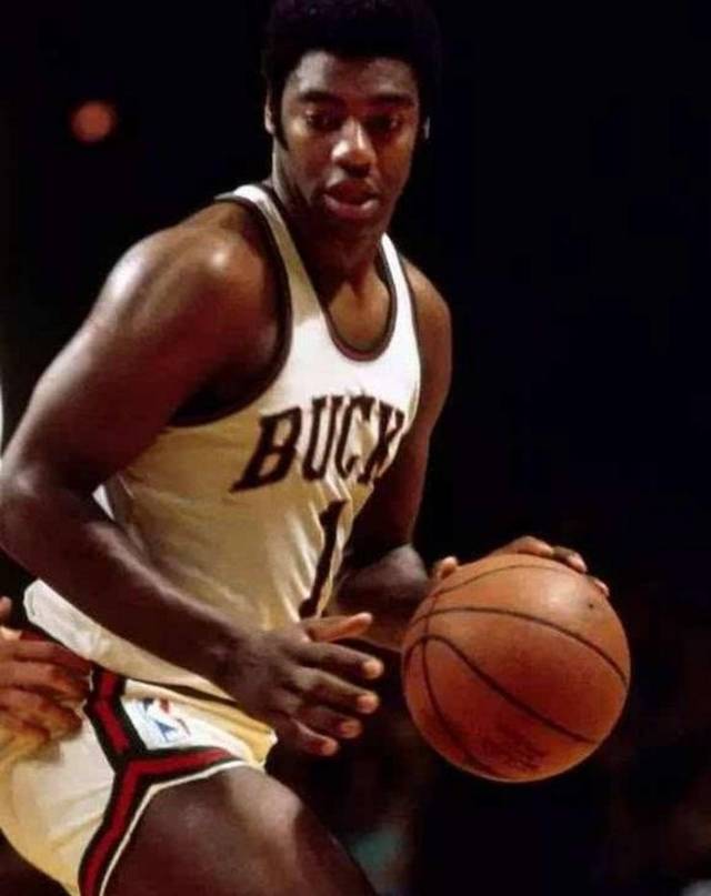 对方锋线的 对方锋线的